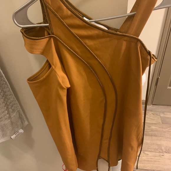 Luxury dress. Never worn before. - Picture 5 of 7